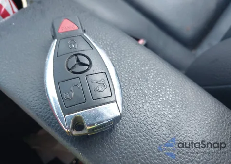 2009 Mercedes-Benz C 300 Sport z USA, uszkodzony, nr VIN WDDGF54X79R044321